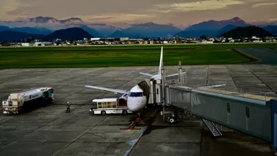 금요일 저녁 조그마한 시골공항